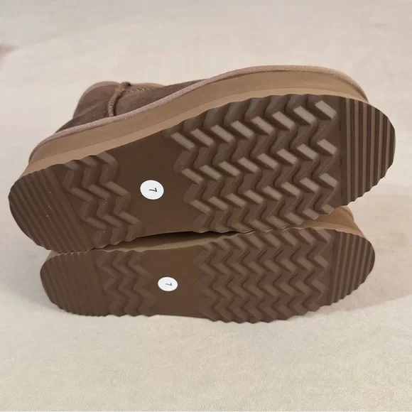 Women's Classic Platform Mini Suede Brown Boots NWT - Picture 7 of 7